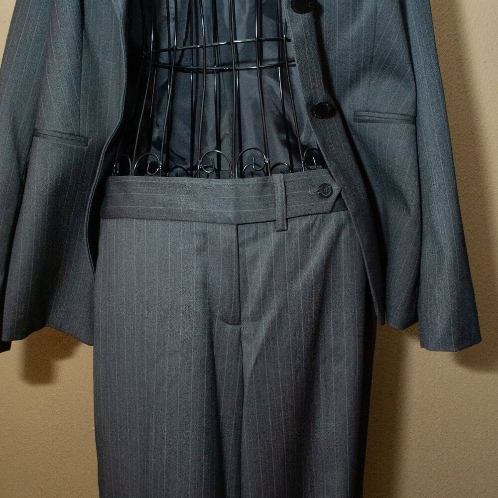 Calvin Klein Pinstripe Suit in Grey and Black size 4 - Picture 7 of 14